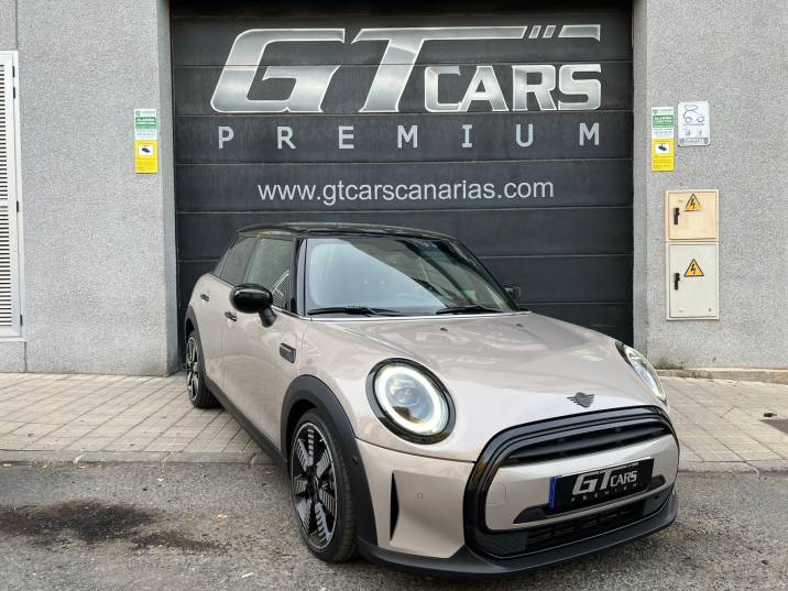 Mini Cooper . 2022 dorado