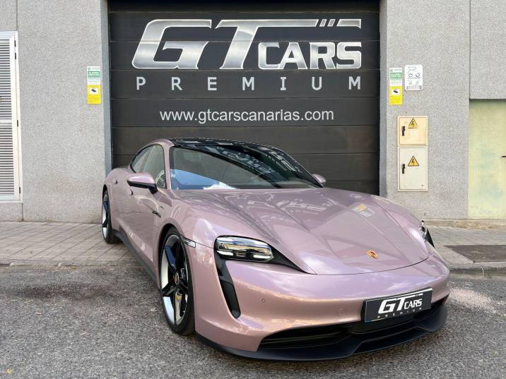 Porsche Taycan . 2022 rosa